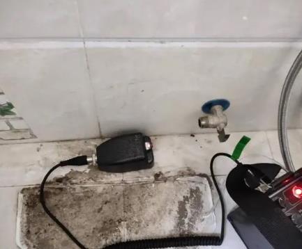 大新屋顶漏水维修公司分享下卫生间漏水的危害及解决方法